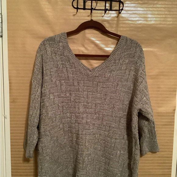 LANE BRYANT~GRAY SWEATER/ BLOUSE~SIZE~18-20 - Picture 2 of 6